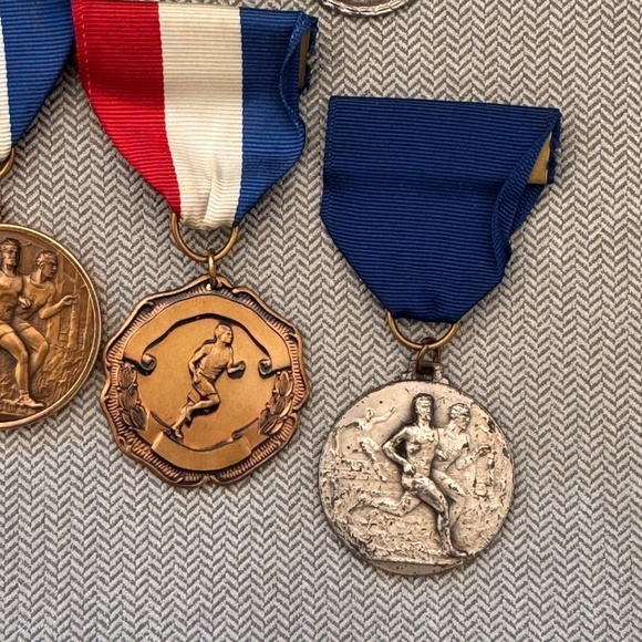 Vintage Lot of 8 Track and Field Running Runner Medals - Picture 4 of 8